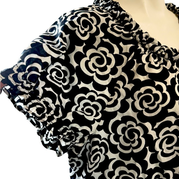 Old Navy Black and White Floral Blouse, puff shirt sleeve, flowy bottom, Sz XXL - Picture 4 of 9